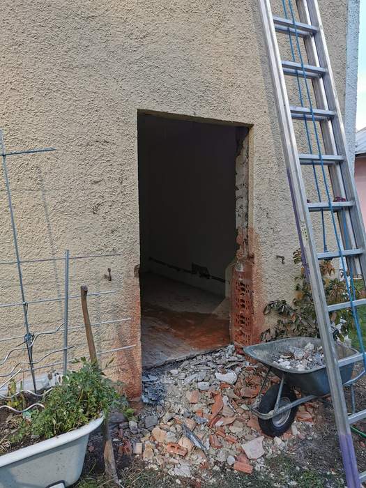 Renovierung leerstehende Wohnungen Haus 98