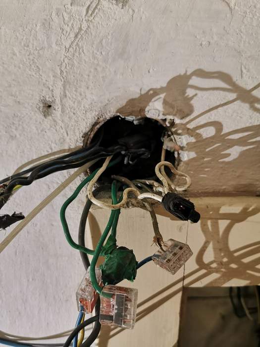 Renovierung leerstehende Wohnungen Haus 98